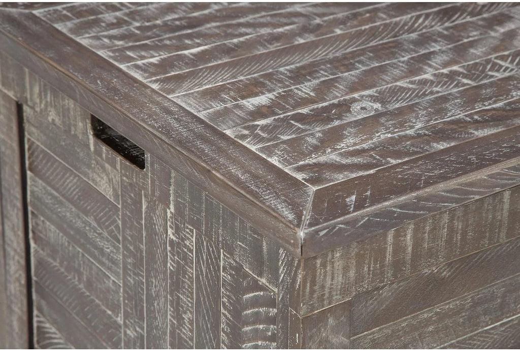 Distressed Gray Storage Trunk or Coffee Table E41616