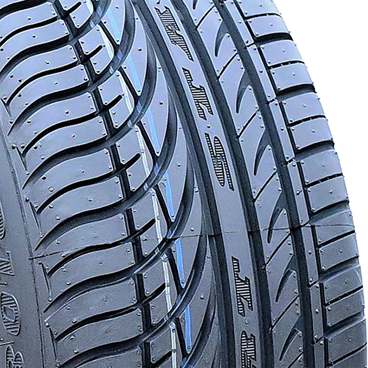 225/40ZR18 92W XL All Season Performance Tire Q90424