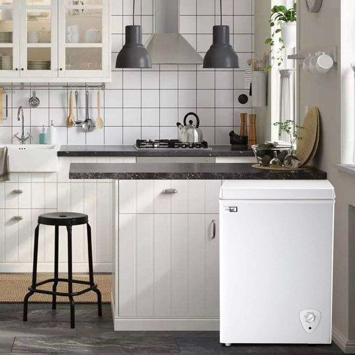 3.5 Cubic Chest Freezer with Storage Basket O439145