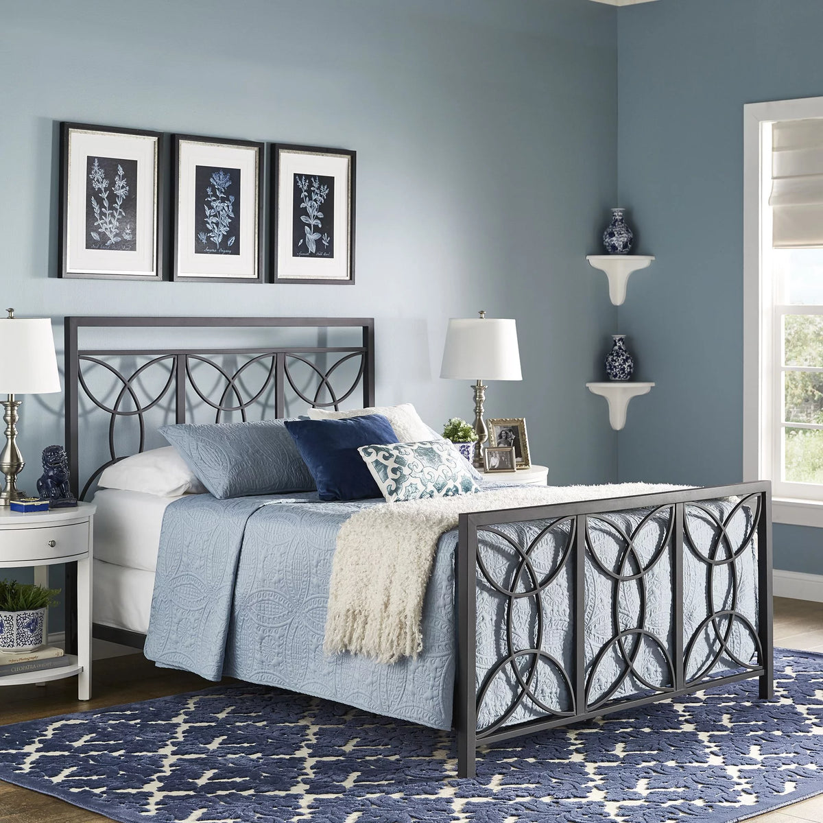 Queen Metal Bed B848681