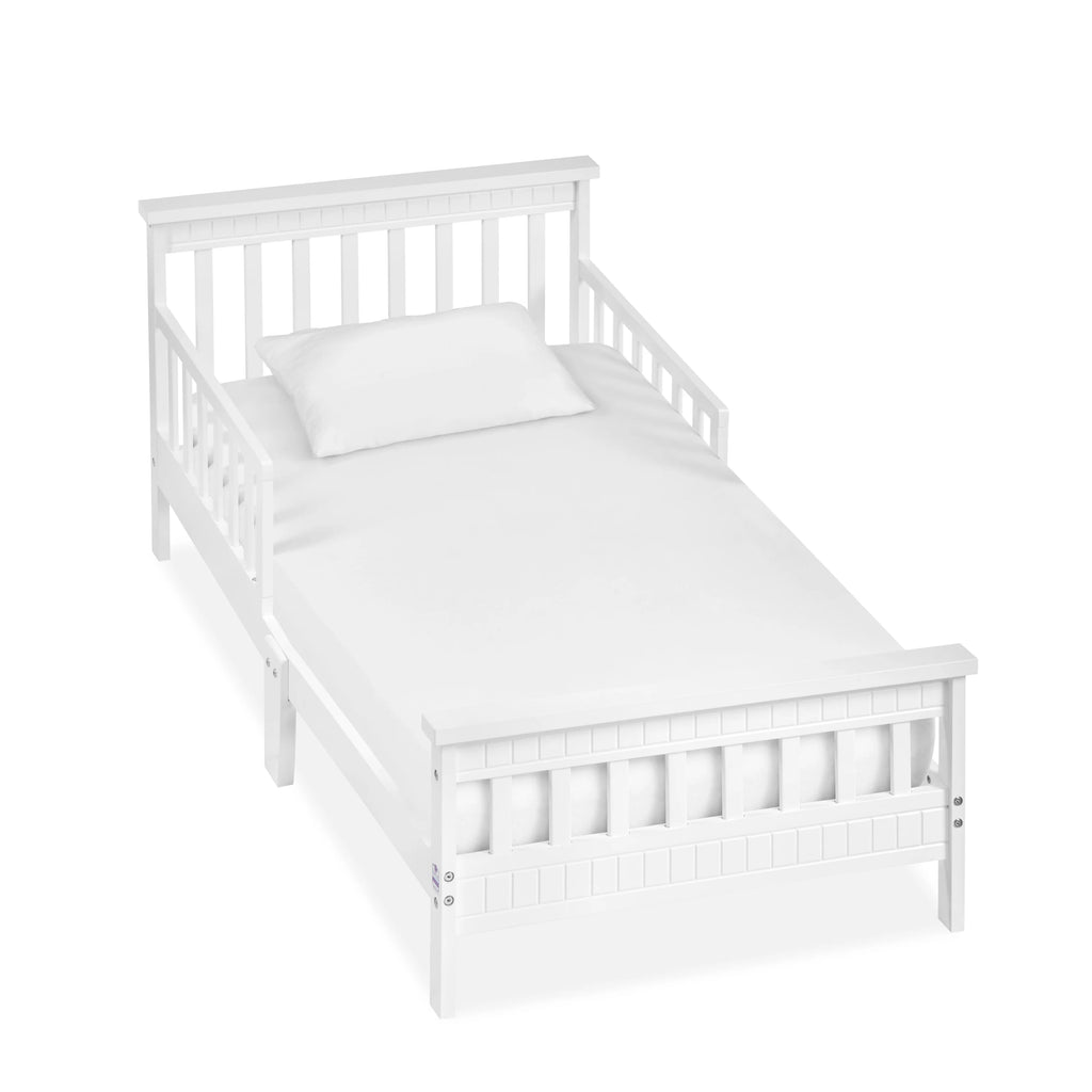 White Toddler Bed made with Sustainable New Zealand Pinewood C412099