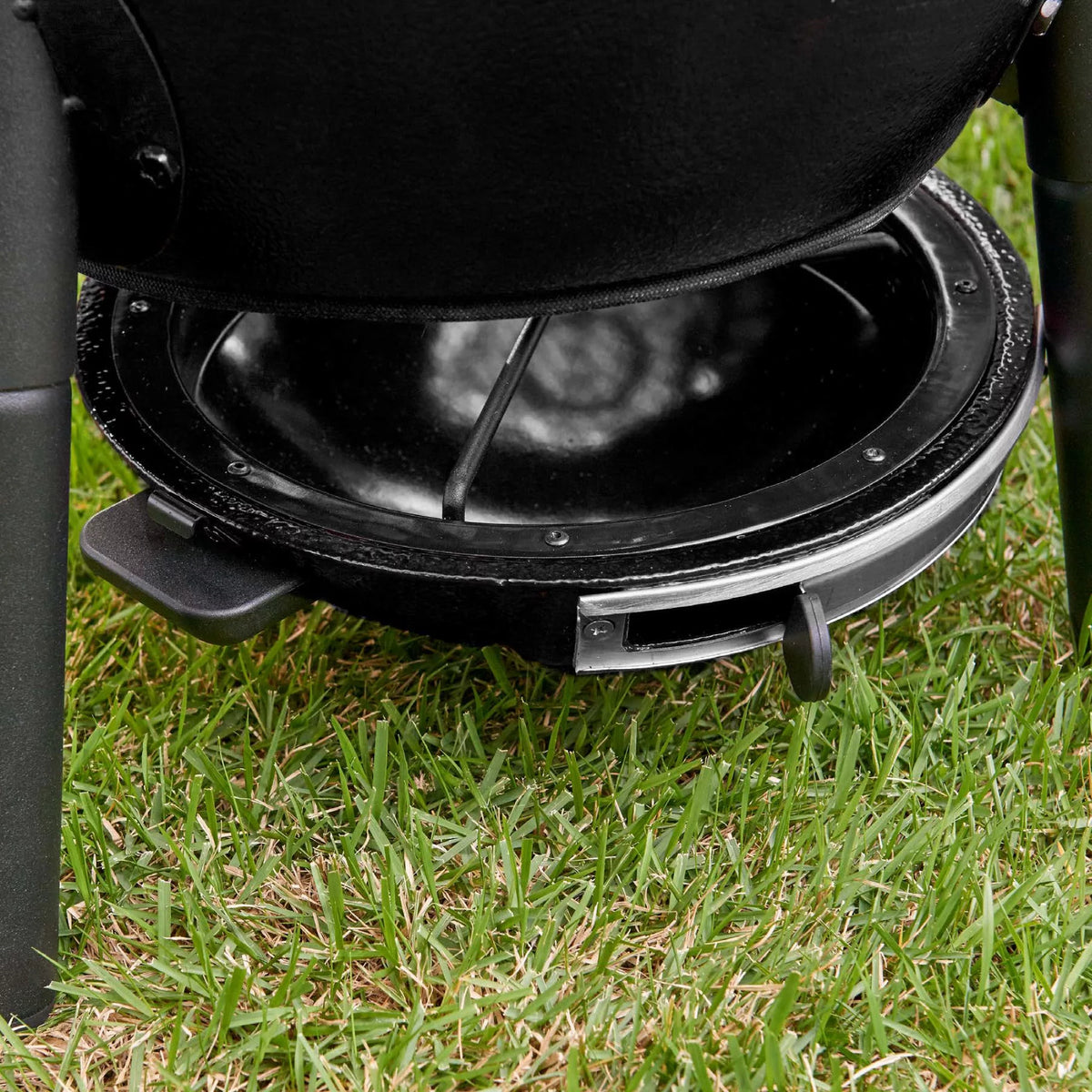 Black Charcoal Kamado Grill N65183
